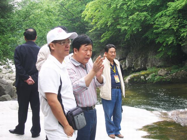 旅游局熊局长陪同考察云雾山景区