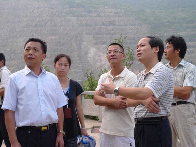 湖北铁山区胡区长陪同考察