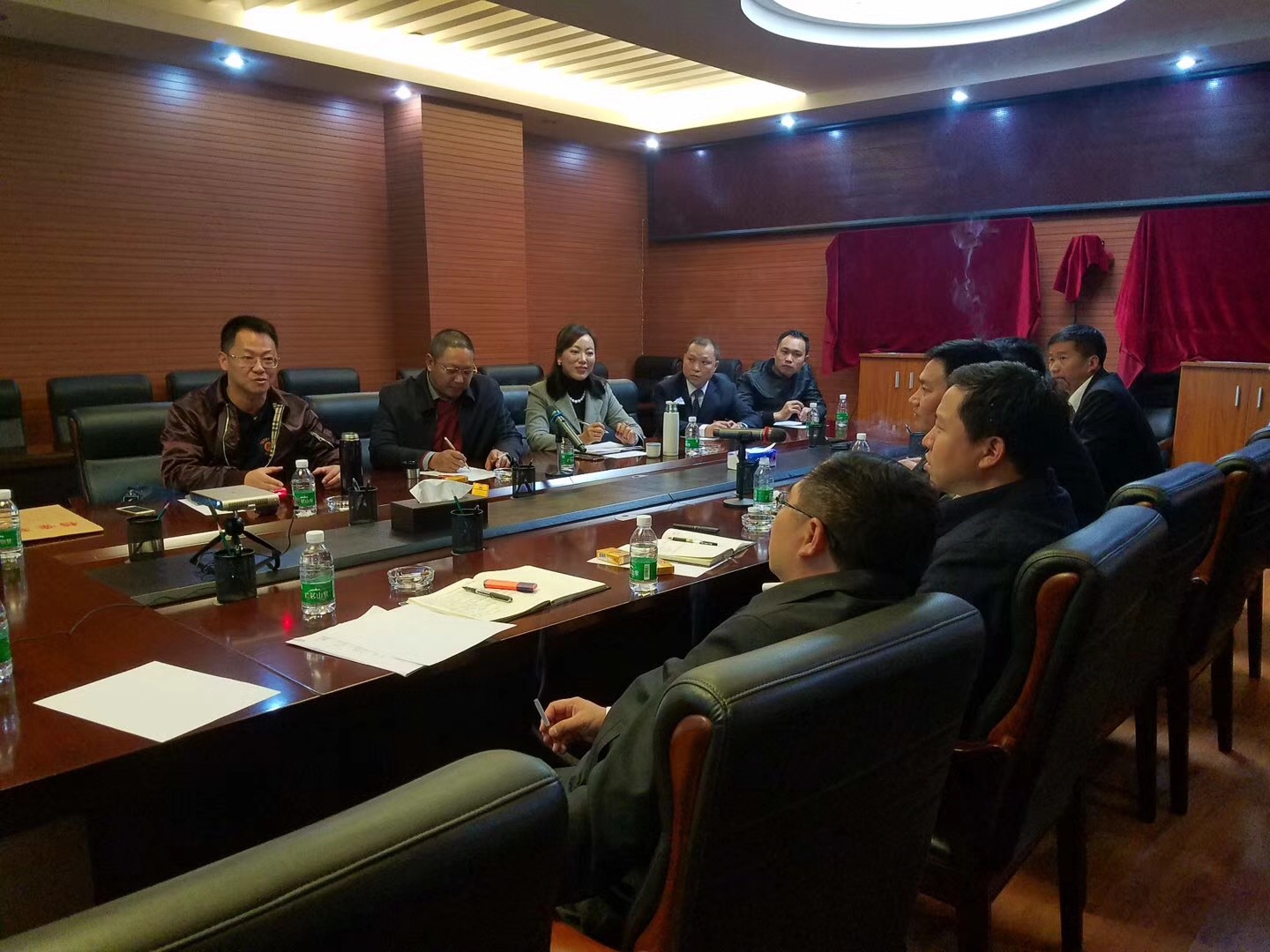 与盈江县委陶书记及相关领导，共商旅游投资开发大计
